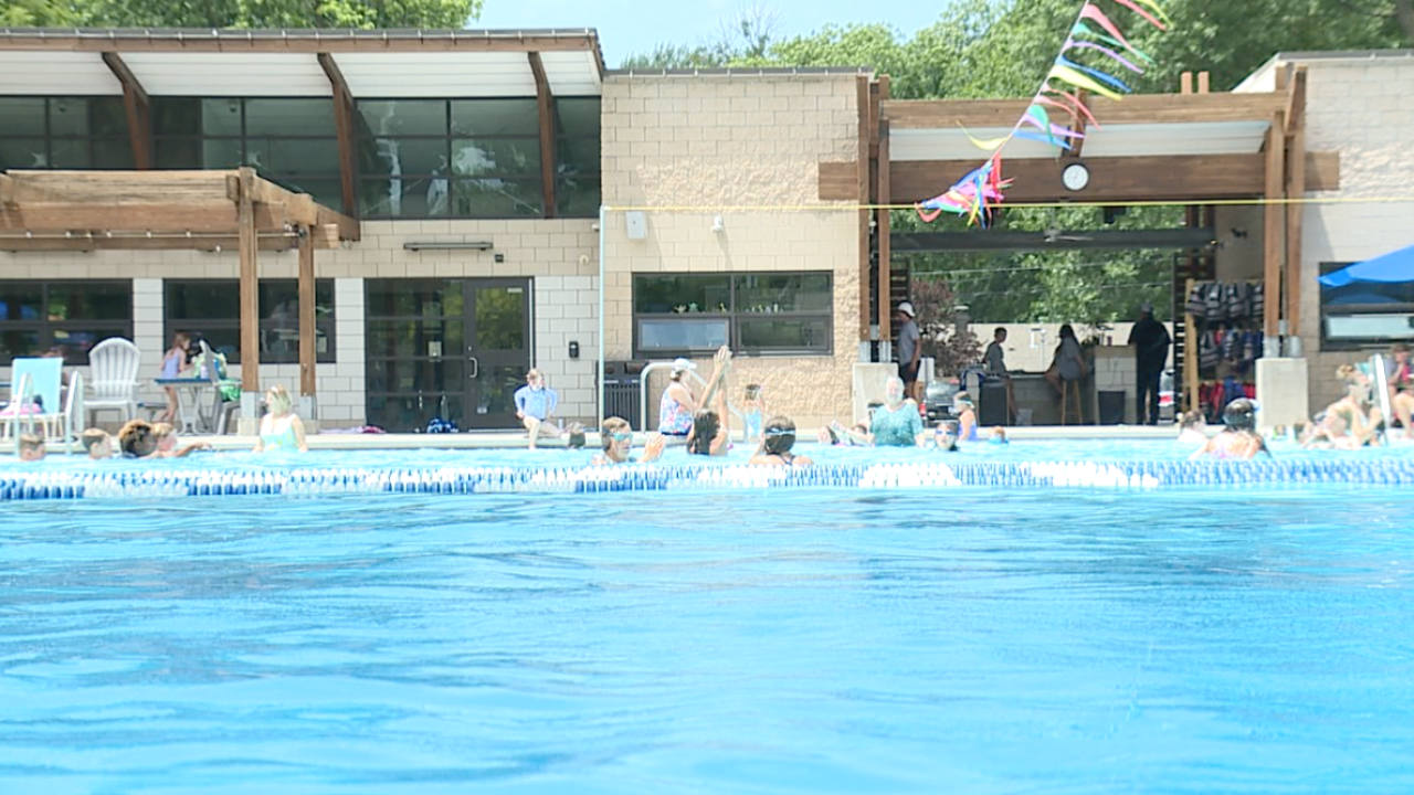 Families flock to Fairway Pool to beat the heat